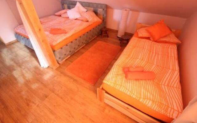 Orange Loft Apartment