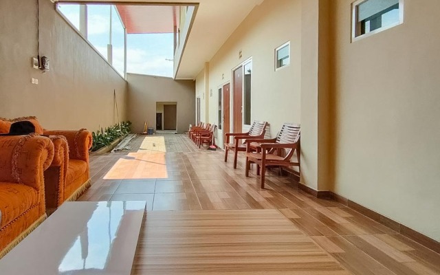 RedDoorz near BNS Batu