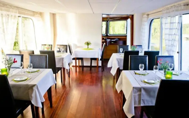 M/s Rainbow