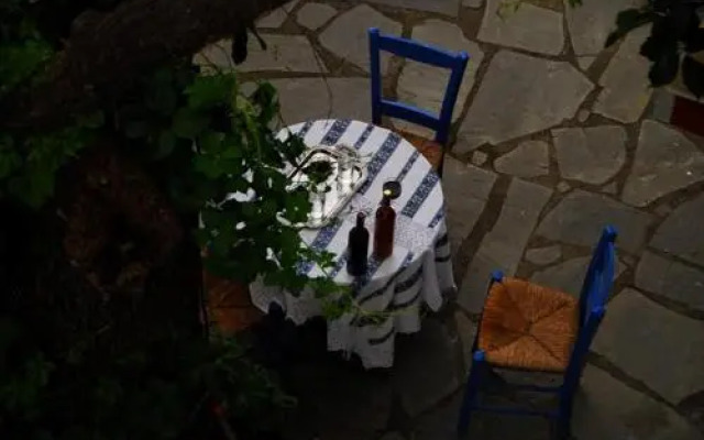 Atzanou Rooms