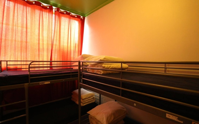 Central Perk Lodge – Guest Rooms – Sydney
