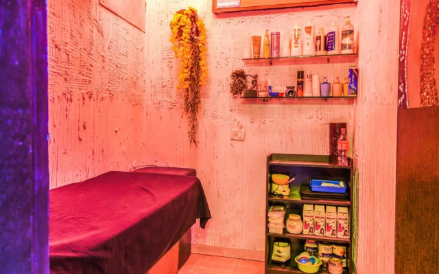 Fabhotel White Klove