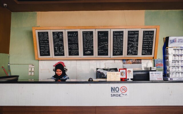 RedDoorz Plus near Sultan Hasanuddin Airport