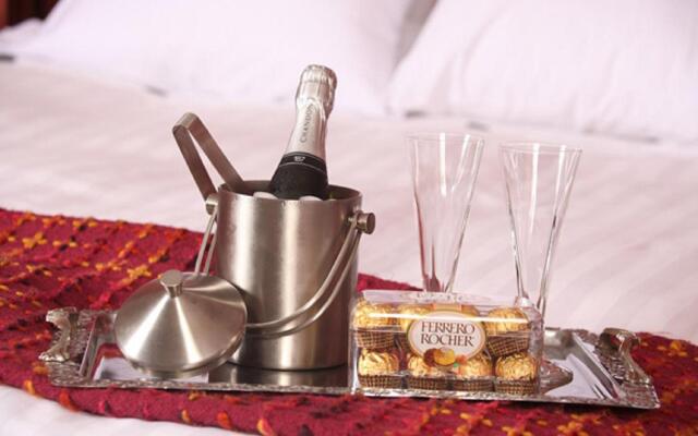 Suites Plaza Las Flores