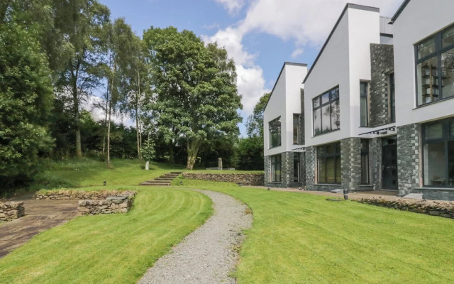 12 Blue Hill Park