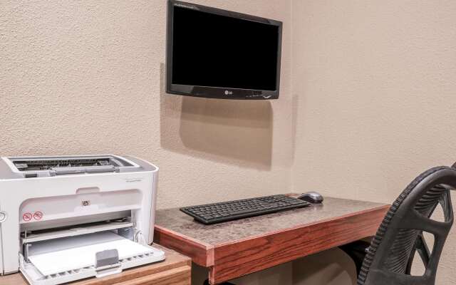 Super 8 by Wyndham Bismarck