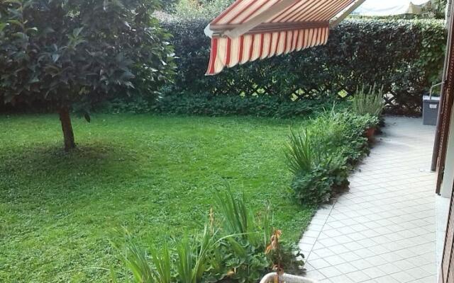 Holiday Home Villetta Al Lago Con Giardino