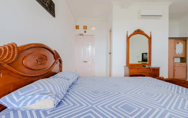 Adinda Beach Hotel and Villa by ZUZU