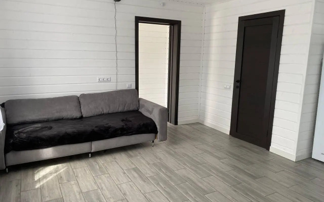 Дом у пруда