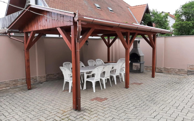 22 féröhelyes apartman