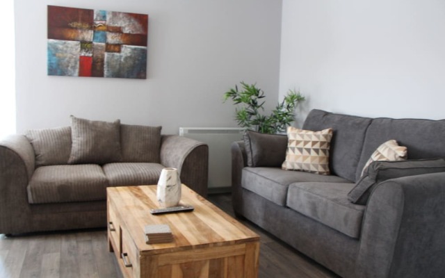 Gorgeous Newly Renovated 2 Bedroom Apartment