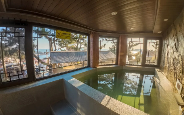 Laoshan Swan Castle Vacation Garden B&B