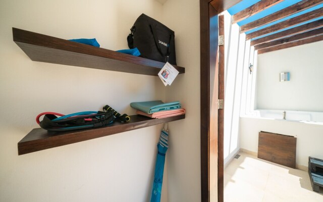 2 BR PH with Jacuzzi near to the Beach