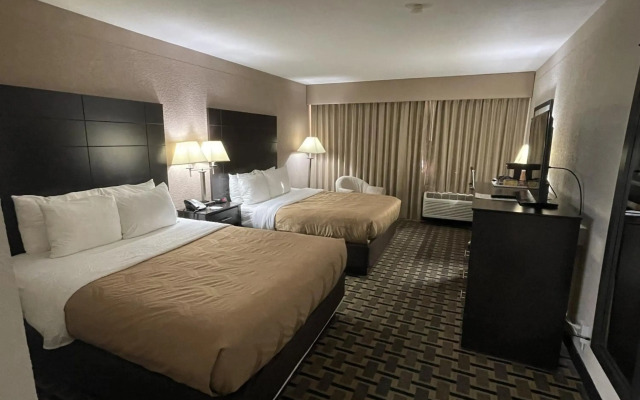 Quality Inn & Suites Cincinnati Downtown