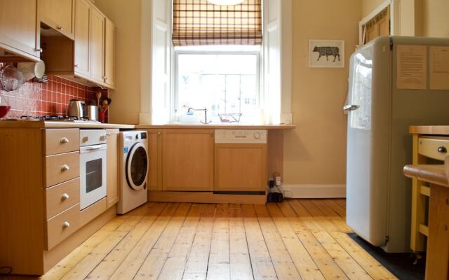 Spacious 1 Bedroom Stockbridge Flat