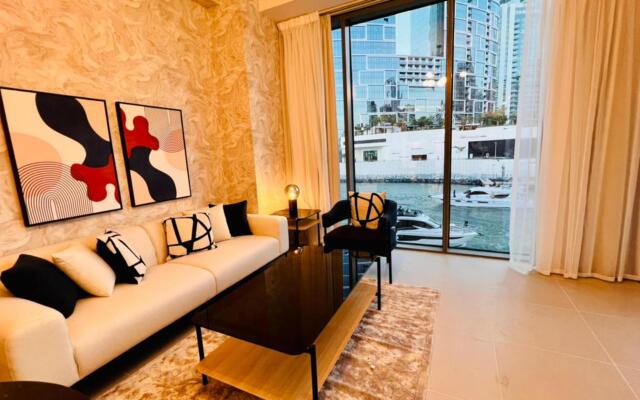 Luxury beach front apartment with balcony Dubai Marina