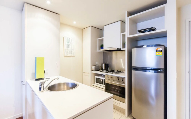 WESLEY, 2BDR Carlton Apartment