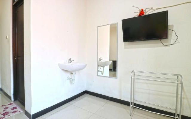 Saloka Guest House by ZUZU