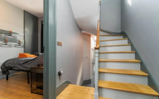 Host Stay Queens Maisonette