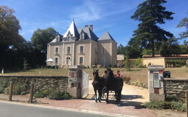 Le Petit Chateau Des Cedres