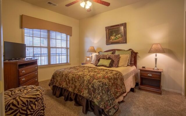 Ozark Comfort 3 Bedroom Condo by RedAwning
