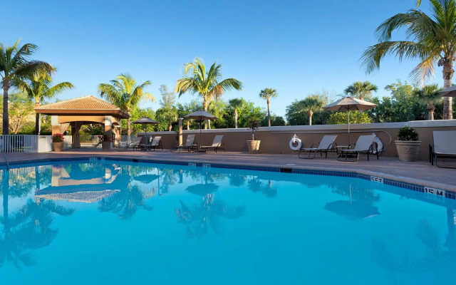 Holiday Inn Express & Suites Naples Downtown - 5th Avenue by IHG