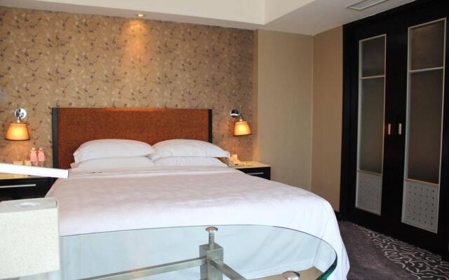 Hotel Royal Suites and Towers