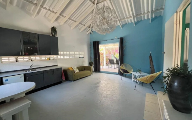 Tropical Breeze Apartments