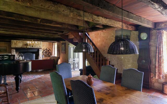 Quaint Mansion in Aquitaine estate with private garden