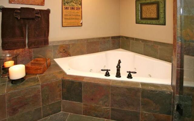 Wild Turkey Ridge by Stewart Mountain Lodging