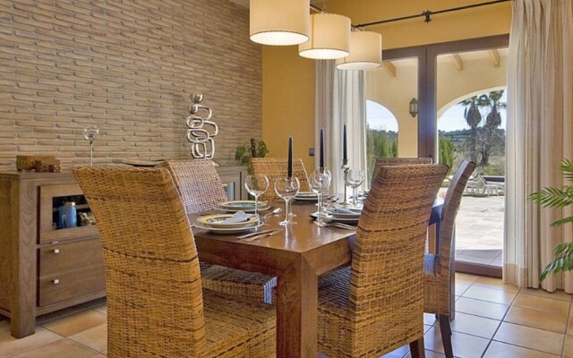 Villa - 3 Bedrooms with Pool and WiFi - 106443