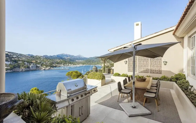 Sea-view Villa Near Port
