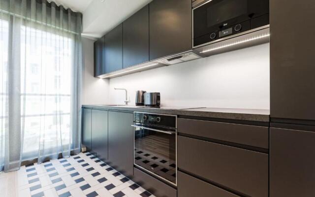 Central apartments, Quiet with Free Parking and AC.