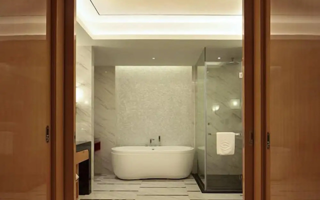 Luan Suntone Plaza Hotel