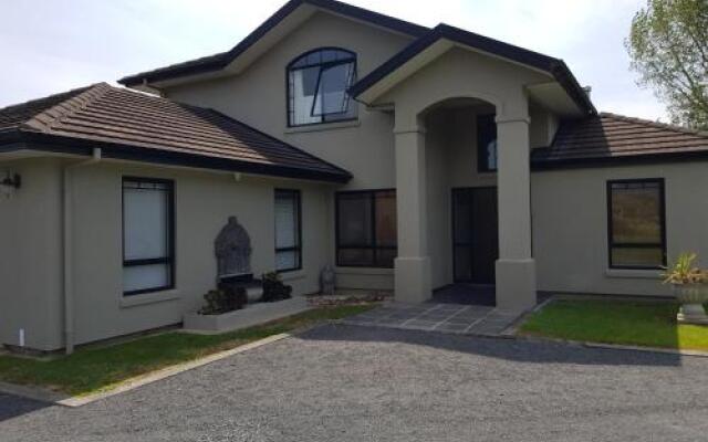 Mangrove Manor Bed & Breakfast