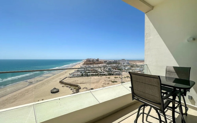 Sandy Beach 2BR Beachfront Getaway