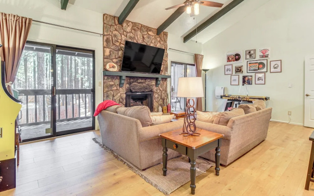 Hike & Golf: Family Home w/ Balcony in Pinetop!