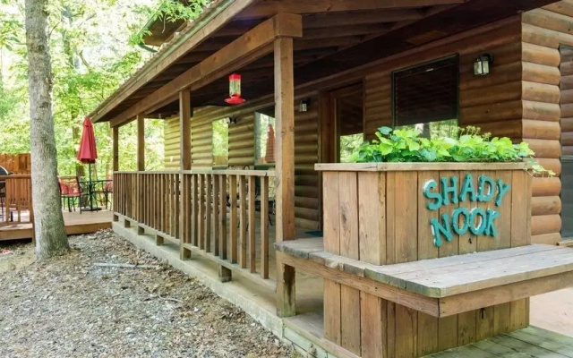 Shady Nook With Private Hot Tub and Minutes Away From Broken Bow Lake by Redawning