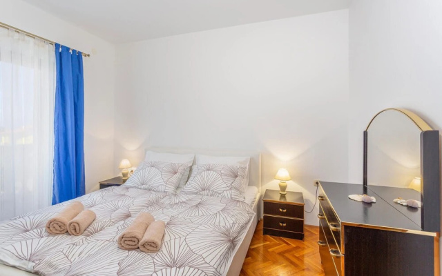 Stunning Apartment in Malinska With Wifi and 2 Bedrooms