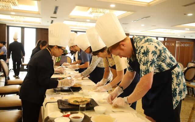 Golden Lotus Luxury Hotel Da Nang