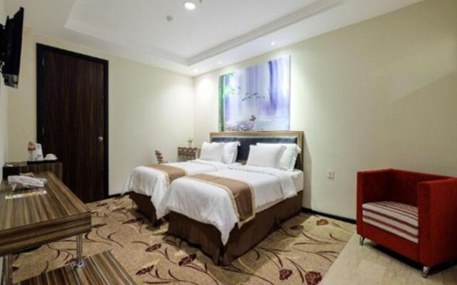 Travellers Hotel Phinisi