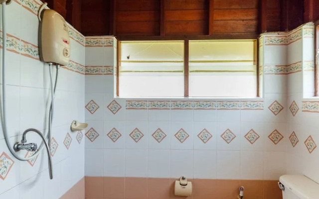 OYO 1143 Phet Luran Thai Resort Kohchang