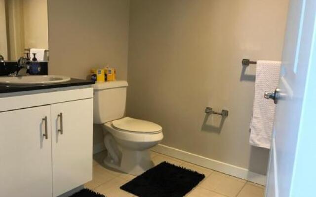 Luxury Two Bedroom Near The Grove