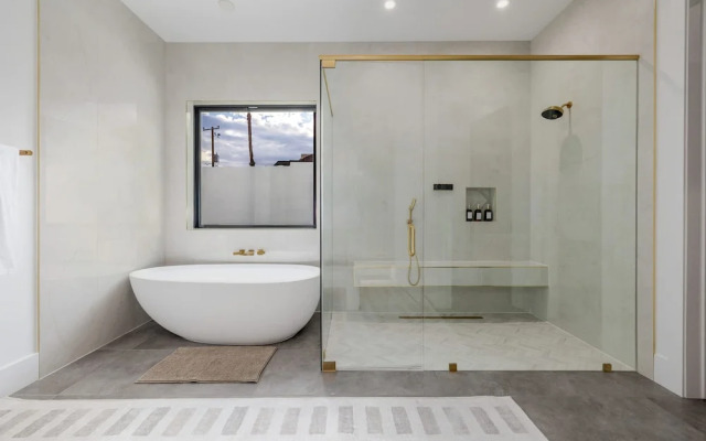 The Carlisle Experience 4 Showers Heated Pool