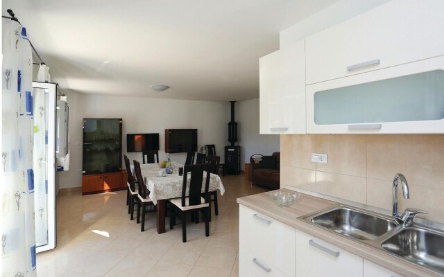 Beautiful Home in Pucisca With 3 Bedrooms and Wifi