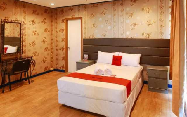 RedDoorz Plus @ Castle Chateau Iloilo
