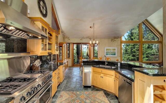 Tahoe Crestview Lodge - 5 Br Home