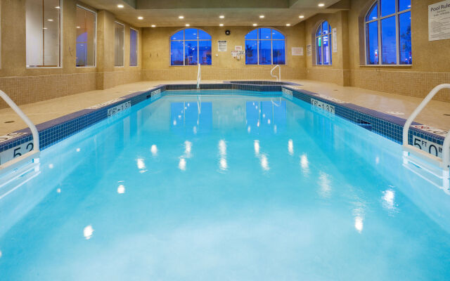 Holiday Inn Express Hotel & Suites CLARINGTON - BOWMANVILLE by IHG