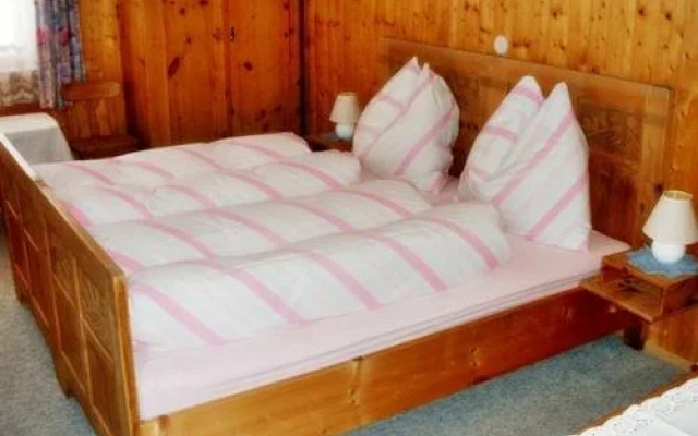 Holzknecht Ingrid, Dorf31