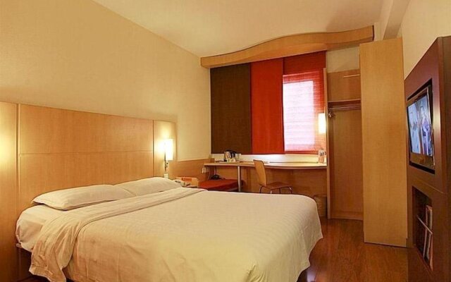 Ibis Zhenjiang Dashikou Hotel